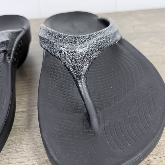 OOFOS Women's OOlala Luxe Sandals Black With Glitter Silver Recovery - Size 10 - Picture 7 of 9